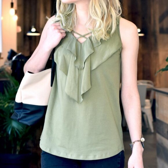 Elegantees Naomi Sleeveless Top in Golden Palm - Picture 4 of 5